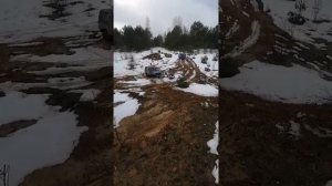 Луаз берет гору в пещаном карьере.