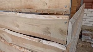 Дровник из необрезной доски