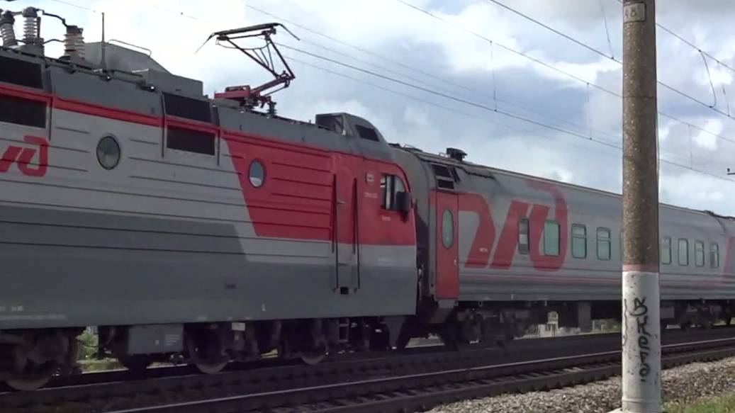 Электровоз ЭП1М-428 с пассажирским поездом №146У Челябинск - Санкт-Петербург