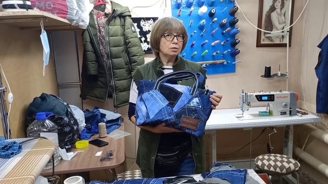 Жительница Заинска шьет модные сумки и куртки из кусочком ткани