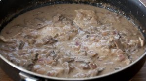 Курица с шампиньонами в сметане