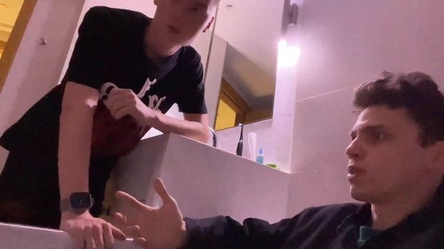 АУНКЕР ПОКАЗАЛ СВОЮ  ХАТУ В ДУБАЕ