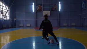 Видеоурок | Как правильно отбирать мяч?