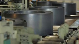Процесс массового производства японских монет номиналом 500 иен