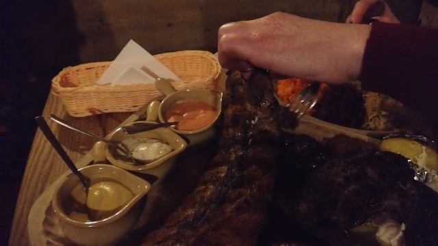 ЗА СКОЛЬКО И ЧТО МОЖНО ПОЕСТЬ В КАФЕ В ЦЕНТРЕ ЗАКОПАНЕ!!!Stek Chalupa. смотреть онлайн