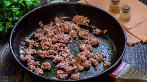 Фарш с фасолью в томатном соусе