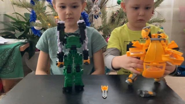 Мини Tobot Сержант Биг Бист и трансформер Бамблби