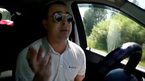 Таксист поёт лепса