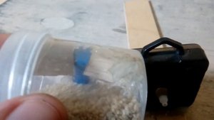 Автоматическая кормушка для аквариума. Своими руками.