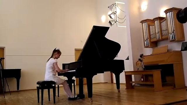 Даша Василенко С.Майкапар "Легенда" из сборника "Бирюльки" смотреть онлайн