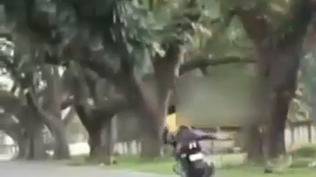 Шок, упал с мотоцикла!!!? смотреть онлайн