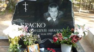Михаил Ножкин А на кладбище все спокойненько