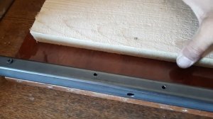 Простой кондуктор для сверление доски в торце