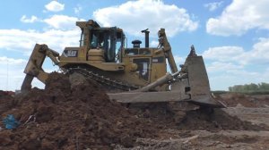 *Sound of Diesel Power* Cat D9R pushing dirt part 1