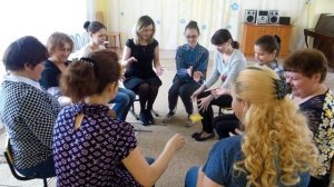 Танец-игра "Передай другу" или "Танец сидя" в детском саду.