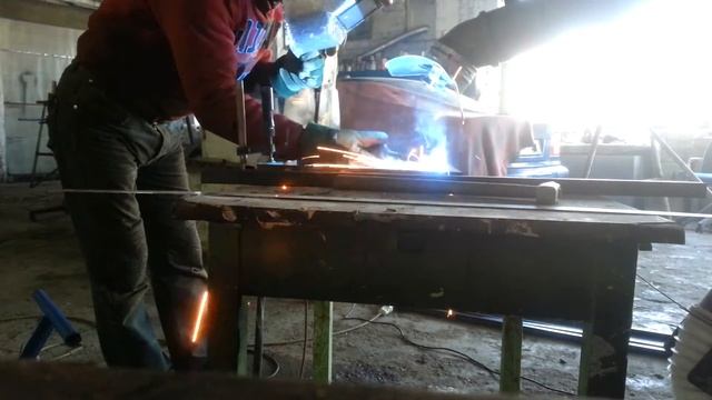 Кузовной ремонт. Работа самодельного вытяжного пылесоса на сварочном месте. смотреть онлайн