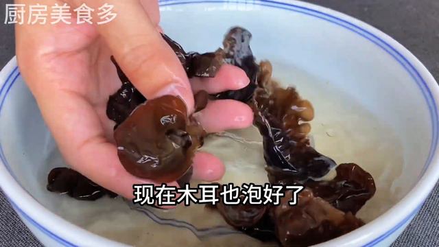 【廚房美食多】香蕉和木耳的這個做法火了，堅持半個月瘦上10斤，小肚子不見了，臉蛋乾淨了，效果真是太好了
