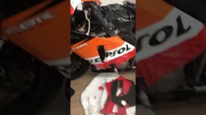 Меняю оригинал пластик на ZXMT Repsol Honda cbr600rr 2005 pc37
