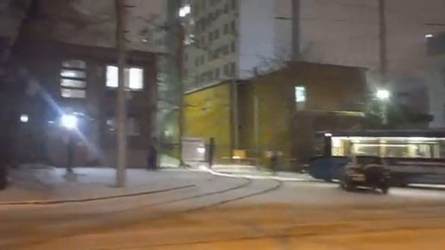 "Первый снегопад" Трамвай 71-619А [№244] заходит в депо смотреть онлайн