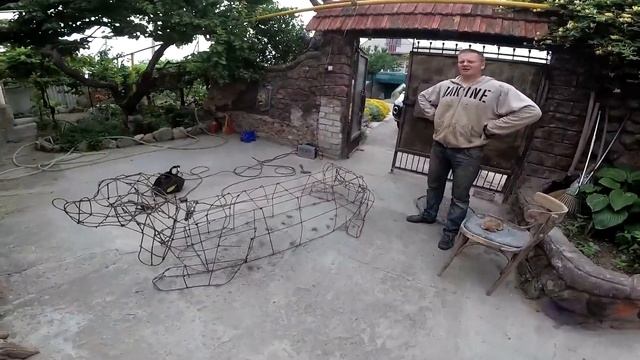 как  сделать  каркас  из  арматуры  для  лавочки  из  арт  бетона   в  виде  собаки. лавочка  собак