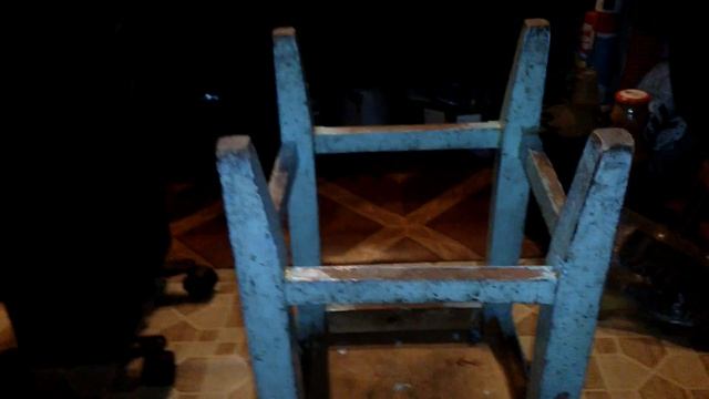 Лайфак; как уместить на одном стуле 4(четыре) человека. смотреть онлайн