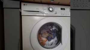 Стиральная машина LG WD-80154S при вращении барабана издает странные звуки. С чем это связано?