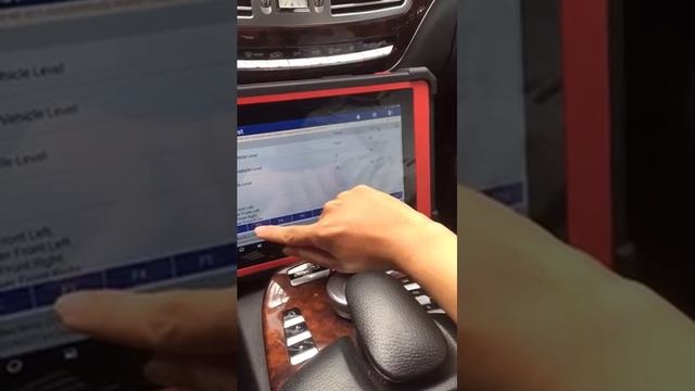 Launch X432 PAD V | Calibration phuộc Mercdes S550 W221 bằng Launch X432 PAD V смотреть онлайн