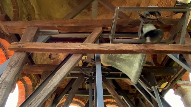 Le campane dell'Abbazia di Viboldone, San Giuliano Milanese (MI) смотреть онлайн