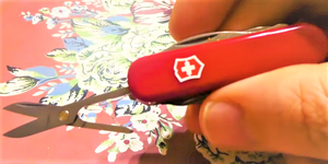 EDC брелок Викторинокс Менеджер, обзор, замена ручки и батарейки в VICTORINOX Midnight Manager.