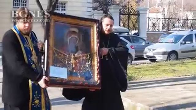 Чудотворната икона на Божията Майка "Одигитрия Байталска" пристигна във Варна смотреть онлайн