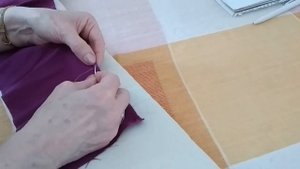 Как обработать шелковый платок ручным ролевым швом