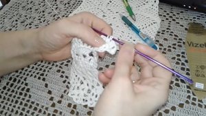 Квадратный мотив крючком. Формирование V-образной горловины // Crochet motif