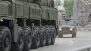 Ракетный комплекс "Ярс". Колонна техники в центре Москвы.