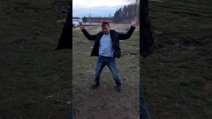 Пьяные на деревне.ЛЮБЫЕ ГУБЫ ДЮКА ЦЕЛУЮТ. Смотреть до конца! Он ещё и поёт!