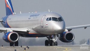 Кто круче взлетает. Суперджет и другие. Когда стоишь у взлетной полосы.