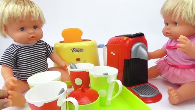 Пупсы чистят зубы, ходят на горшок смотреть онлайн