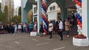 "Ах, какое небо сегодня синее!" Хор детей и учителей школы 1547 ЮВАО Марьино.