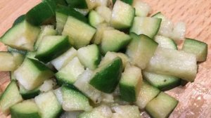 Салат с фейхоа и свеклой