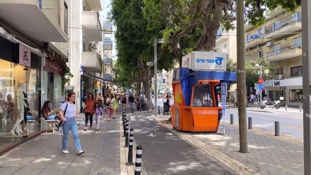 Tel Aviv Dizengoff Street, one of the iconic streets in the City Center… смотреть онлайн