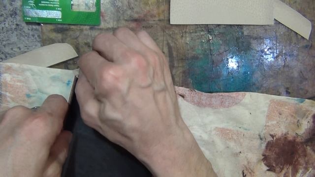 10 Обклеим клатч изнутри тонкой натуральной кожей.