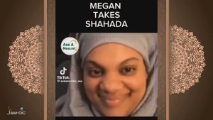 Читая Коран, популярная TikTok'ер приняла ? Ислам