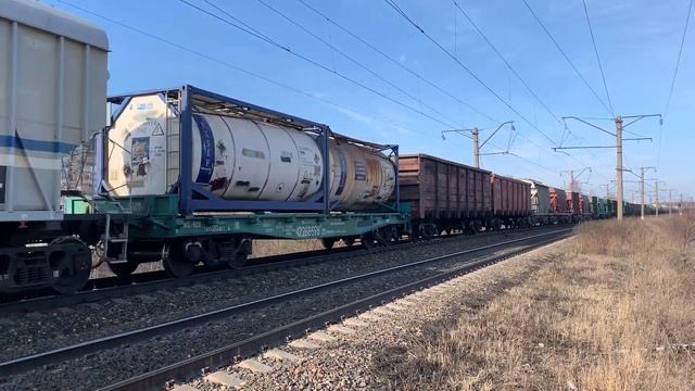 Электровоз ВЛ80С-151 с грузовым поездом смотреть онлайн