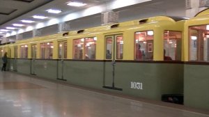 Ретро-состав из вагонов типа А (Ам) в Московском метро.