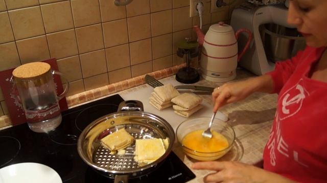 СЫРНЫЕ гренки с СЮРПРИЗОМ!! ОООооочень хрустящие!!! смотреть онлайн