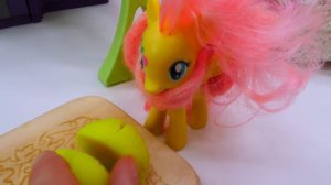 Литл пони - Игрушки для девочек - Пони Радуга простудилась