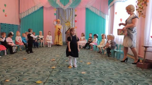 Златуля рассказывает стихотворение. Праздник осени. смотреть онлайн