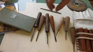 Из чего можно сделать мелкие резцы по дереву ?