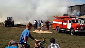 горит сенник в селе Коростино