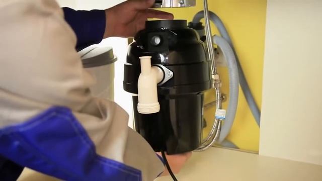 Установка измельчителя пищевых отходов (диспоузера).  Подробная, поэтапная инструкция смотреть онлайн