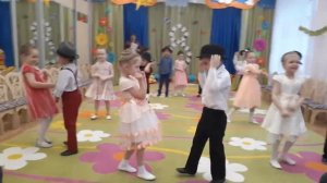Крутой танец мальчиков и девочек
